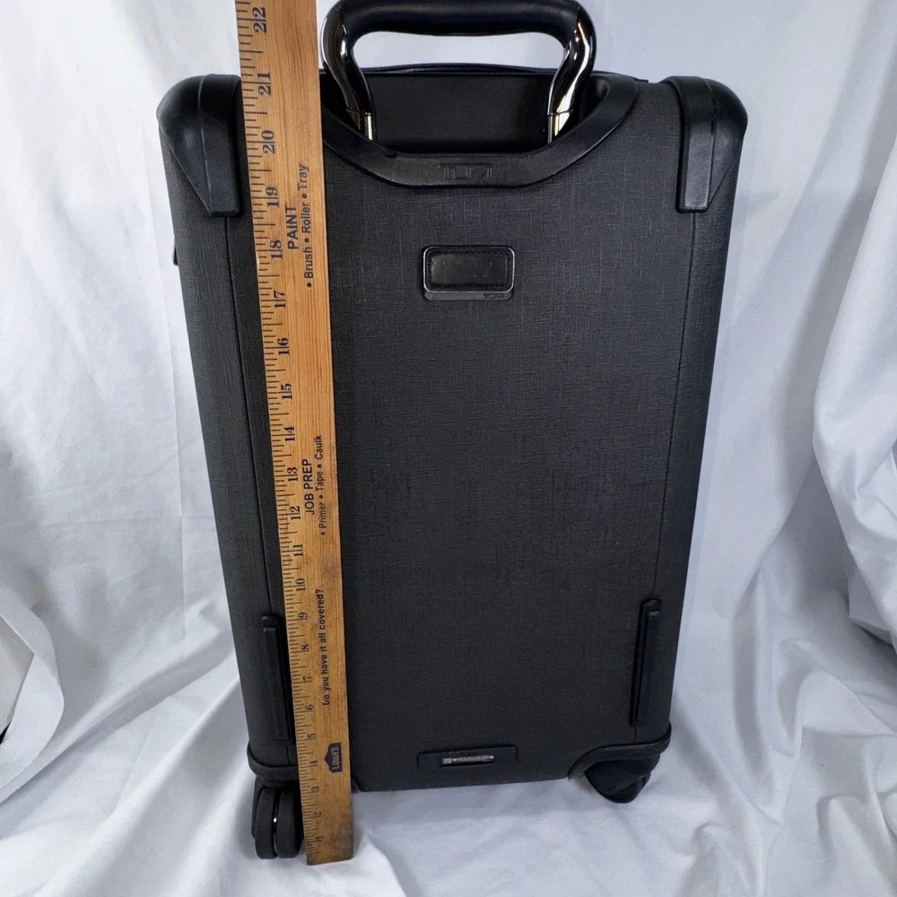 Tumi International 21